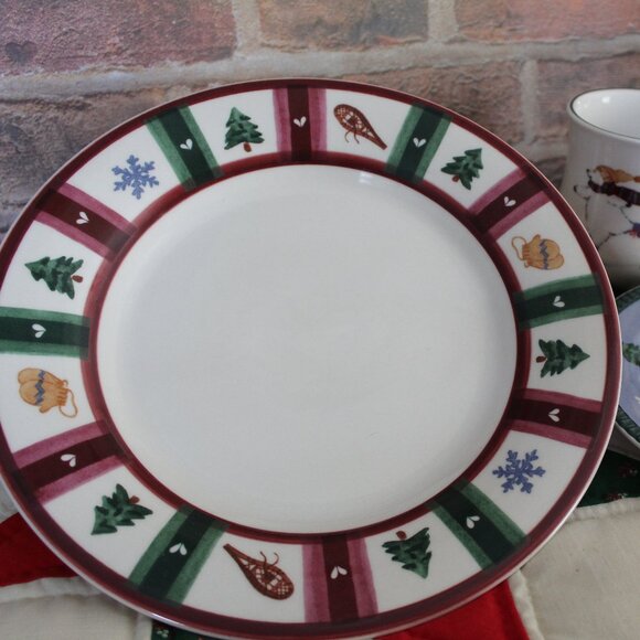 Pfaltzgraff Perennials Snow Bear Holiday Dish Set 16 pieces New in Box - Picture 7 of 11